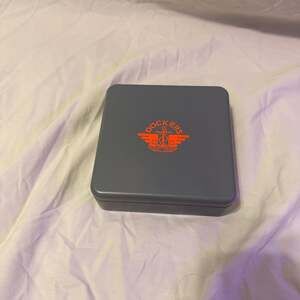 Dockers Men’s Bifold Wallet Gift Set with Metal Tin Case